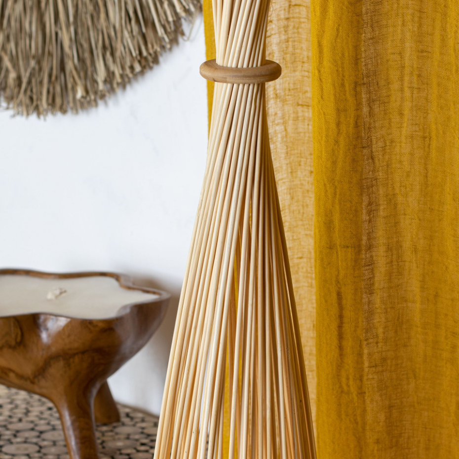 Lampadaire en bambou tressé