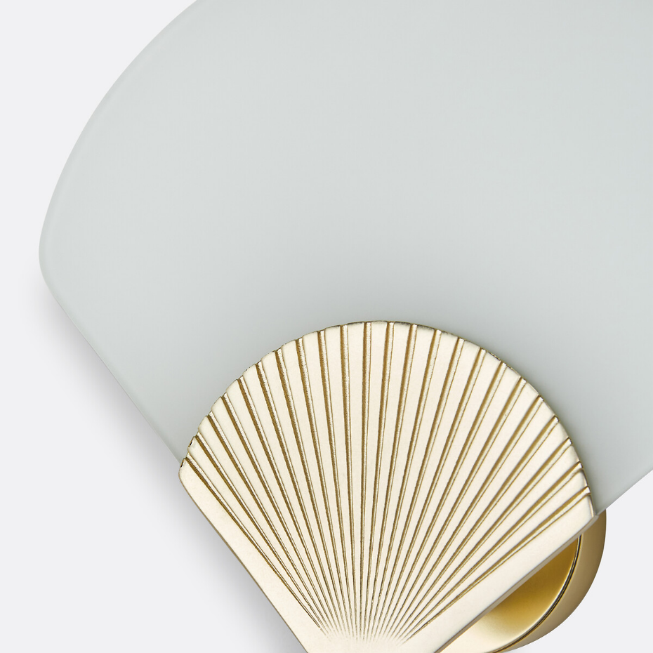 Applique laiton et verre opaline, Alcance