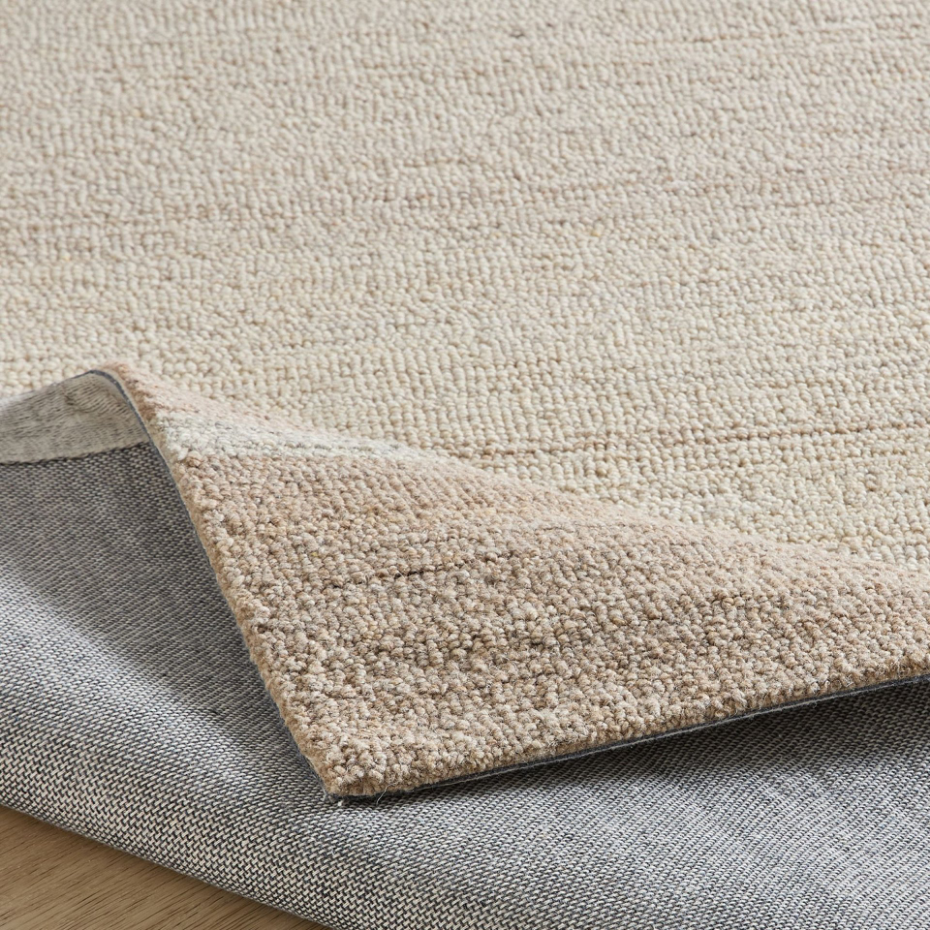 Tapis en laine tufté main aux couleurs douces et bordures