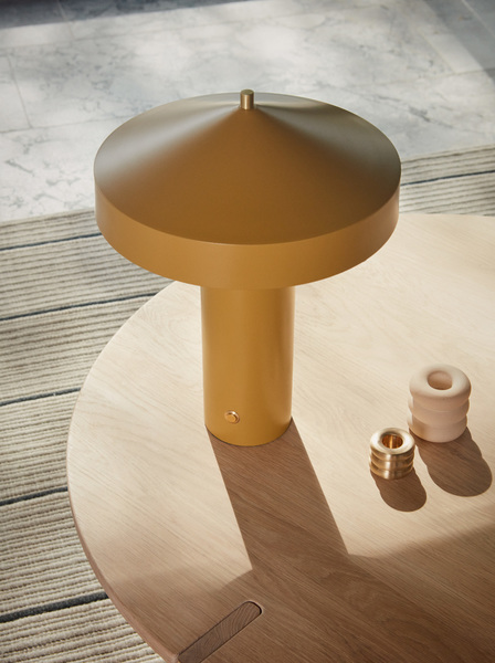 Lampe en métal avec abat-jour