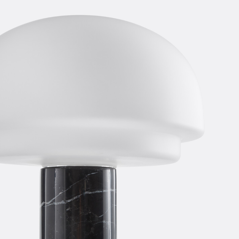 Lampe à poser, en opaline et marbre, hauteur 43,1 cm, AGATHILDA
