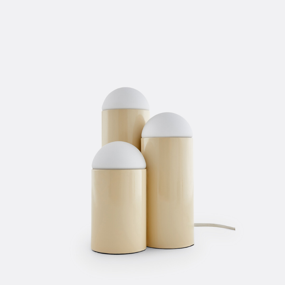 Lampe à poser métal fer et opaline, Quillo