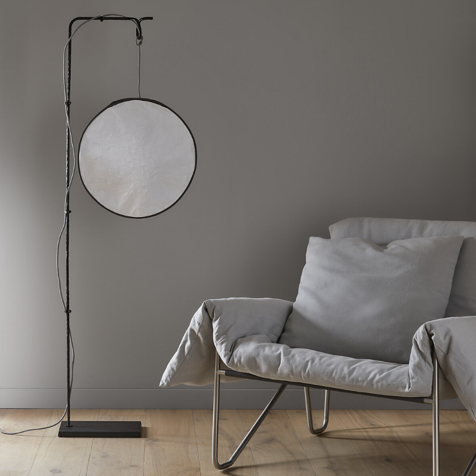 Lampadaire en Tyvek®, pied en métal fer, Moon