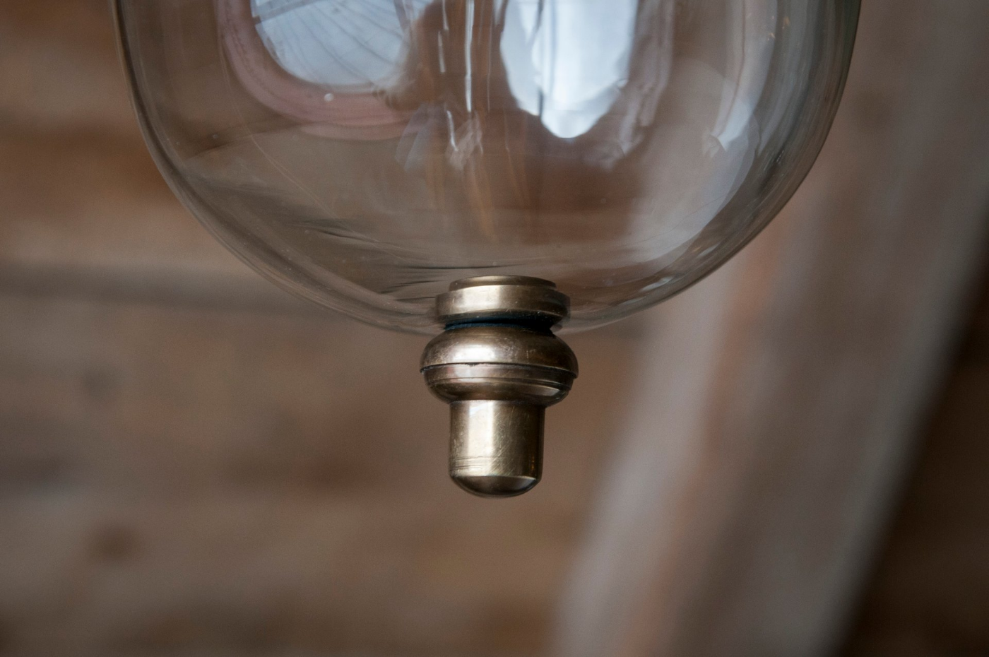 Lampe suspendue en laiton KAPSULA