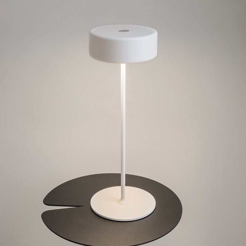 Lampe de table rechargeable en métal ALMA