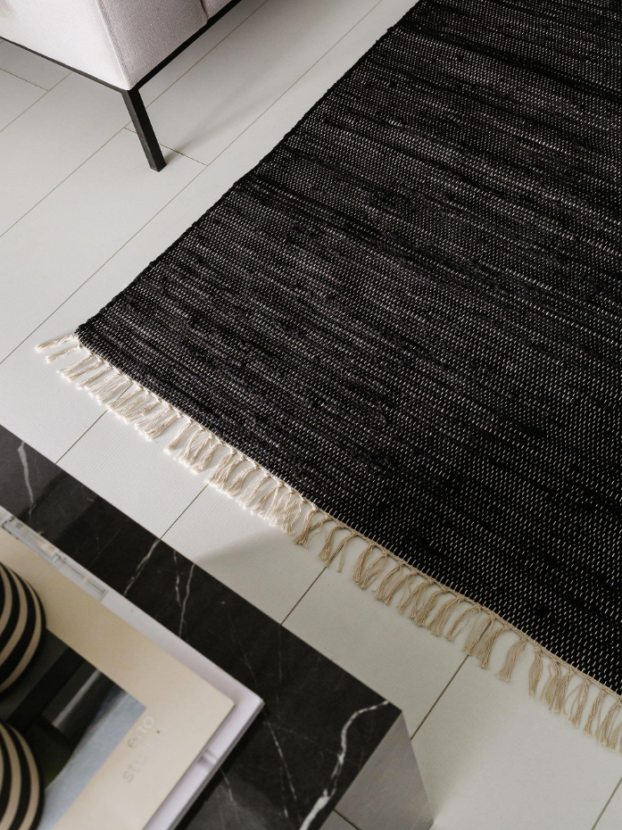 Tapis fabriqué à partir de matériaux recyclés tissé main TOM
