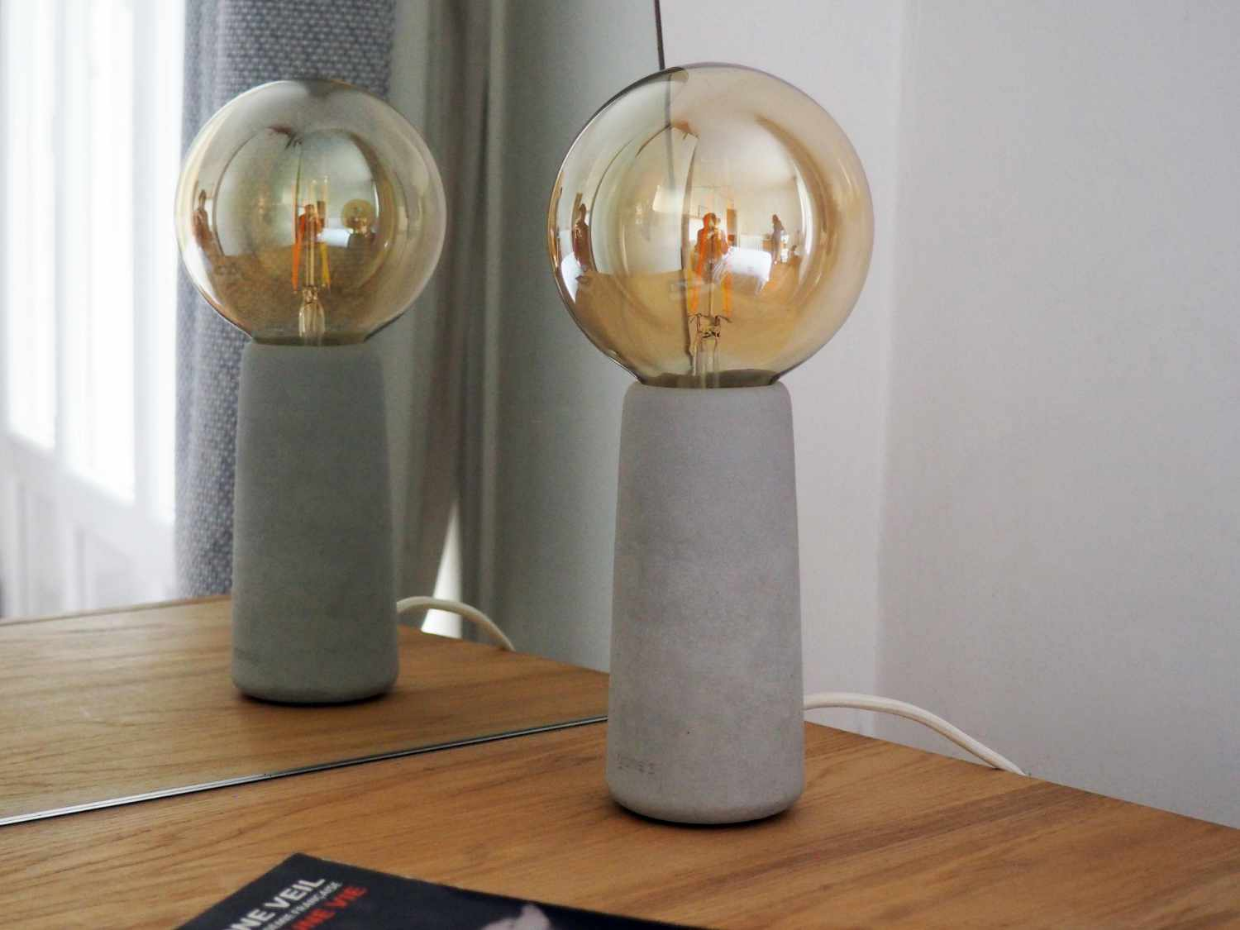 Lampe à poser béton ampoule style Edison - PHARE