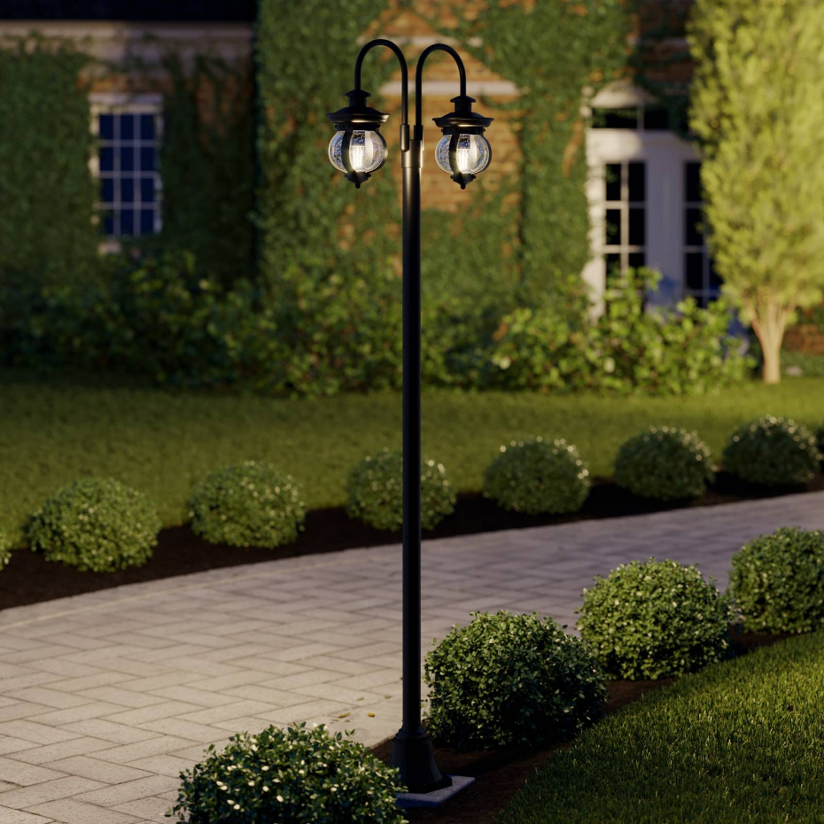Lampadaire extérieur en métal antique