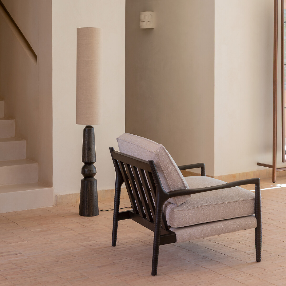 Lampadaire en manguier et lin, Totemy