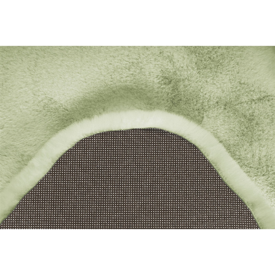 Tapis en polyester effet peau de lapin tufté