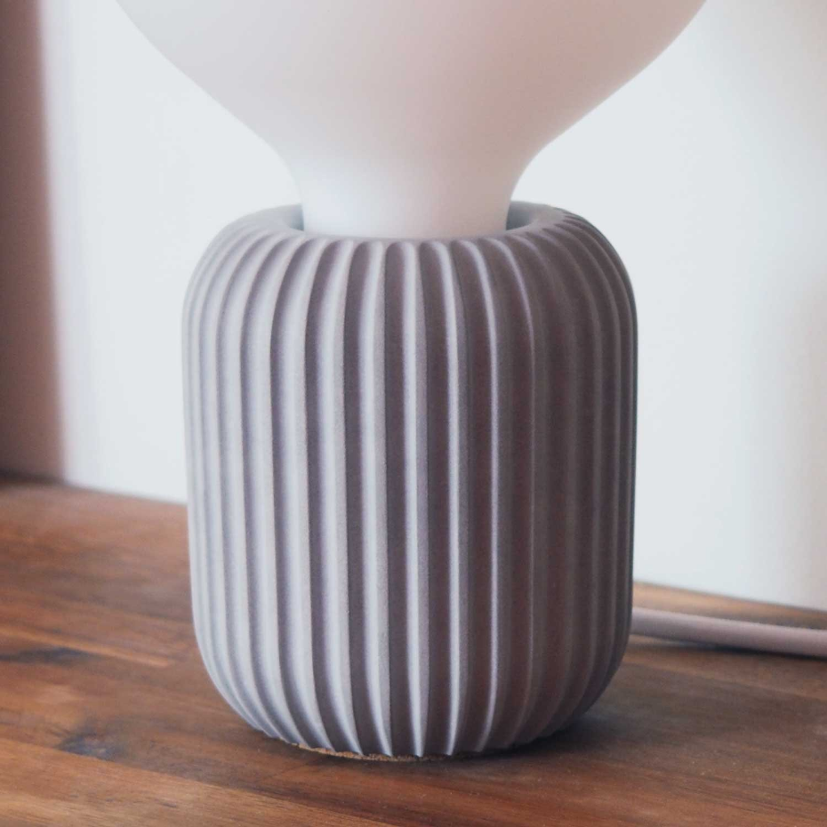 Lampe à poser béton - FROUFROU