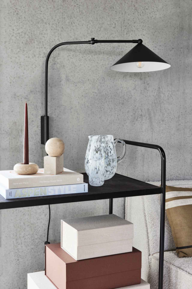 Lampe en métal orientable