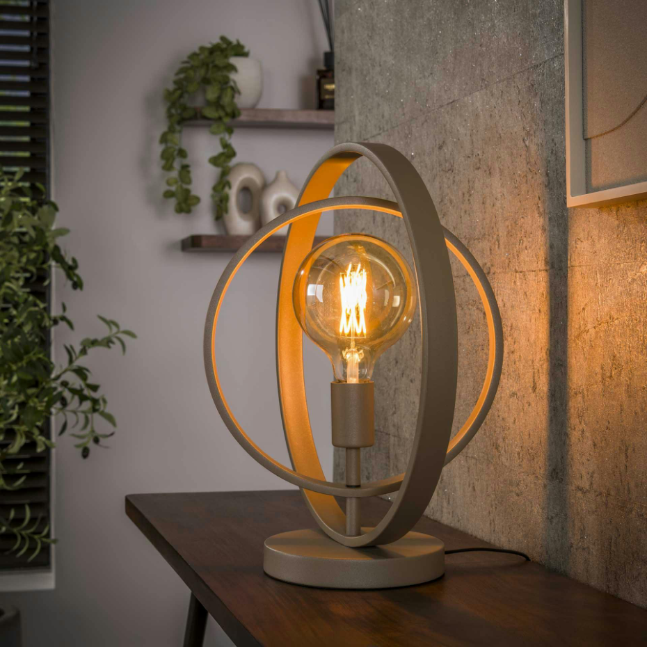 Lampe à poser industrielle anneaux croisés TRIBECA