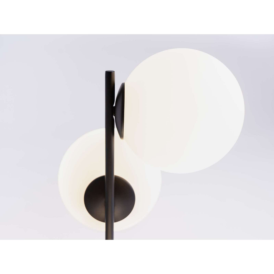 Lampe de table en acier Bobler