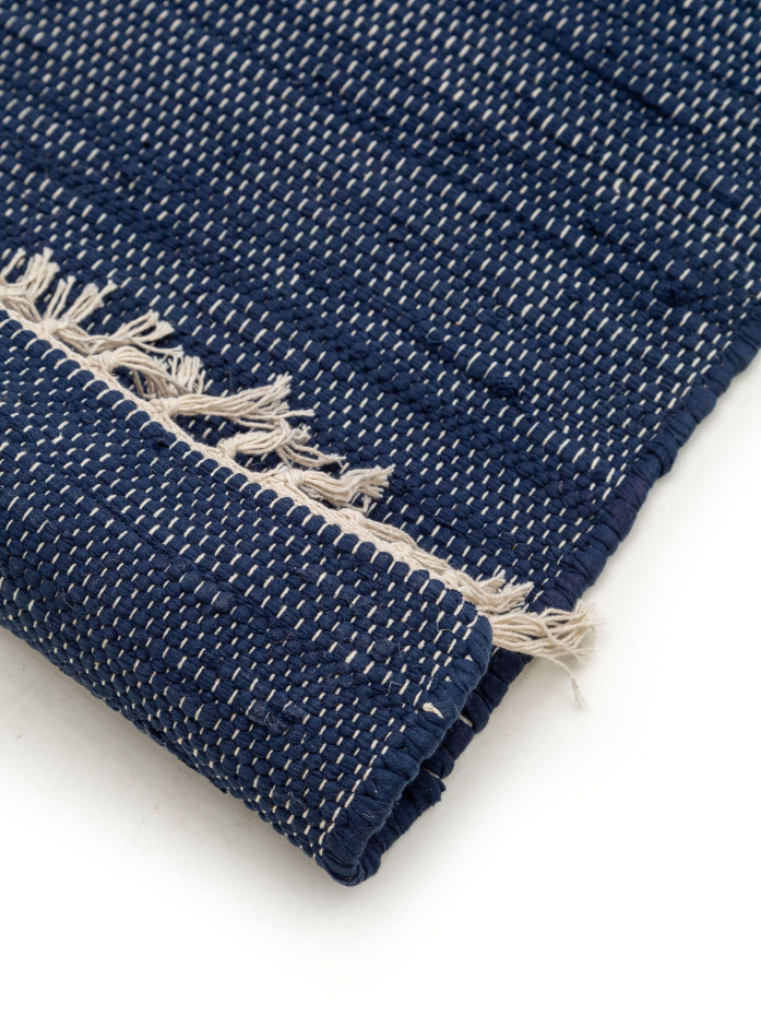 Tapis fabriqué à partir de matériaux recyclés tissé main TOM