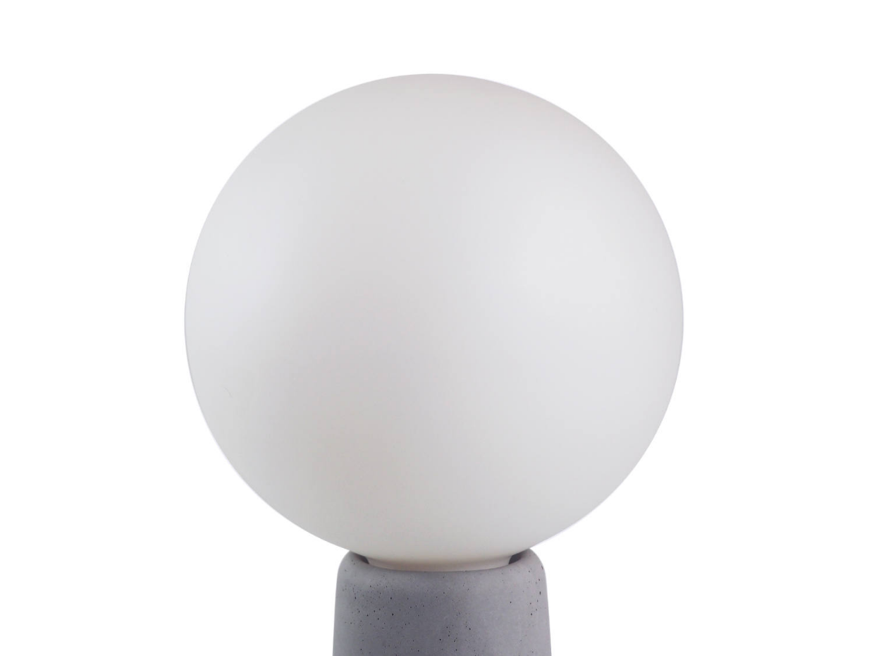 Lampe à poser béton ampoule effet procelaine - PHARE
