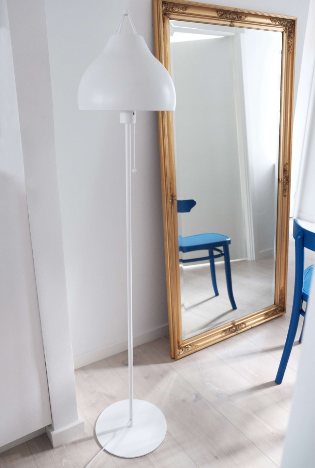 Lampadaire en blanc PYRA