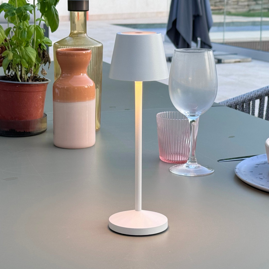 9 Lampe de table EMILY + Socle de charge