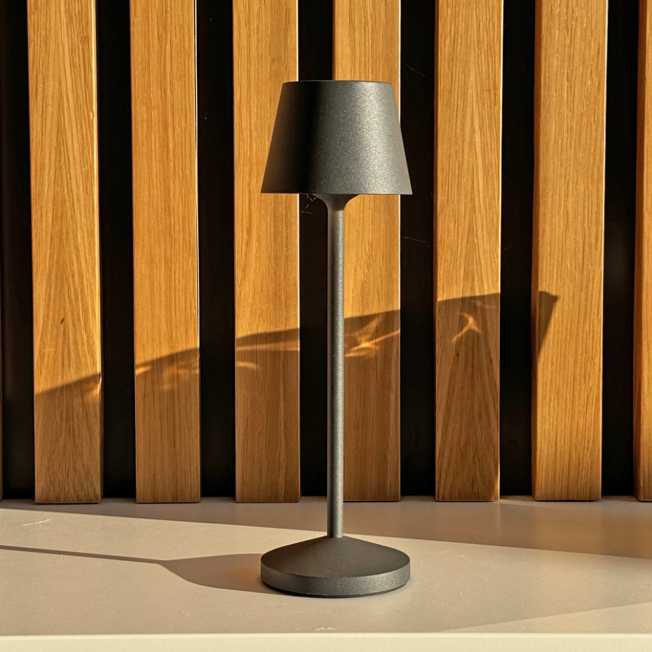 9 Lampe de table EMILY + Socle de charge