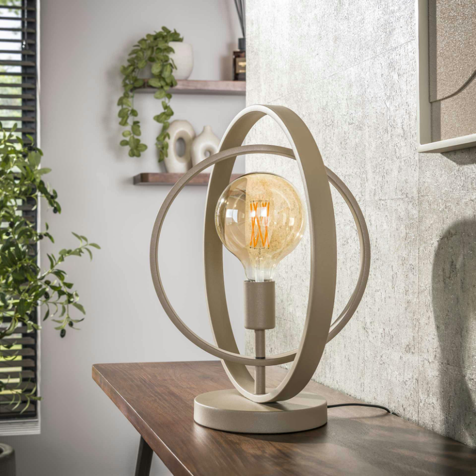 Lampe à poser industrielle anneaux croisés TRIBECA