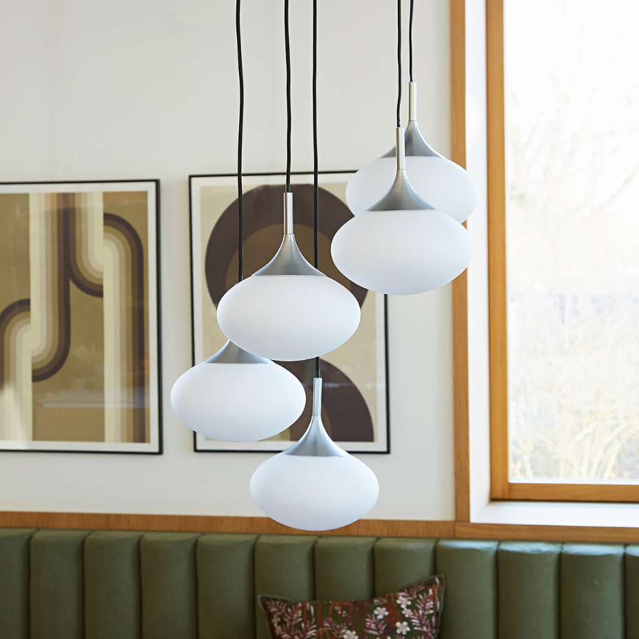 Suspension grappe métal fer et opaline, Merisa