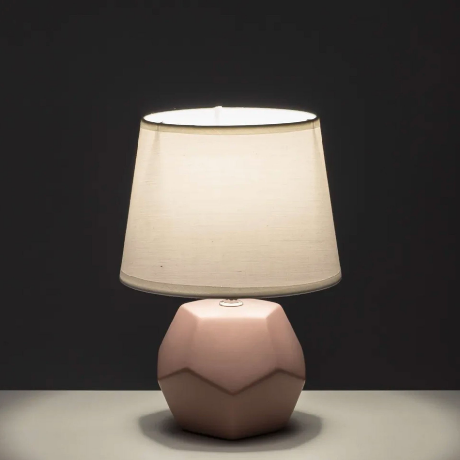 Lampe à poser céramique mauve et abat jour blanc 18x18x26cm