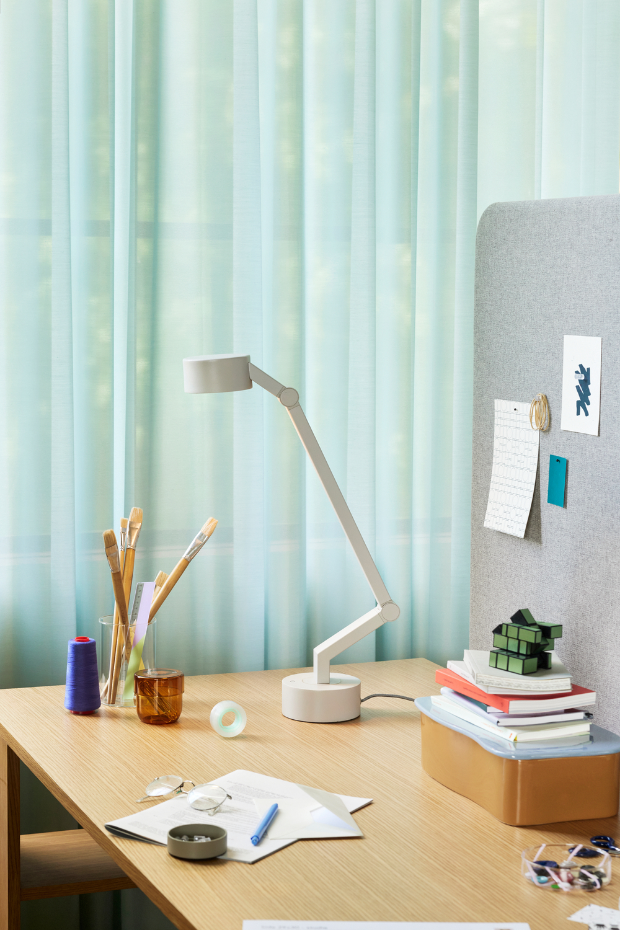 Lampe de table en fer et polycarbonate VERVE