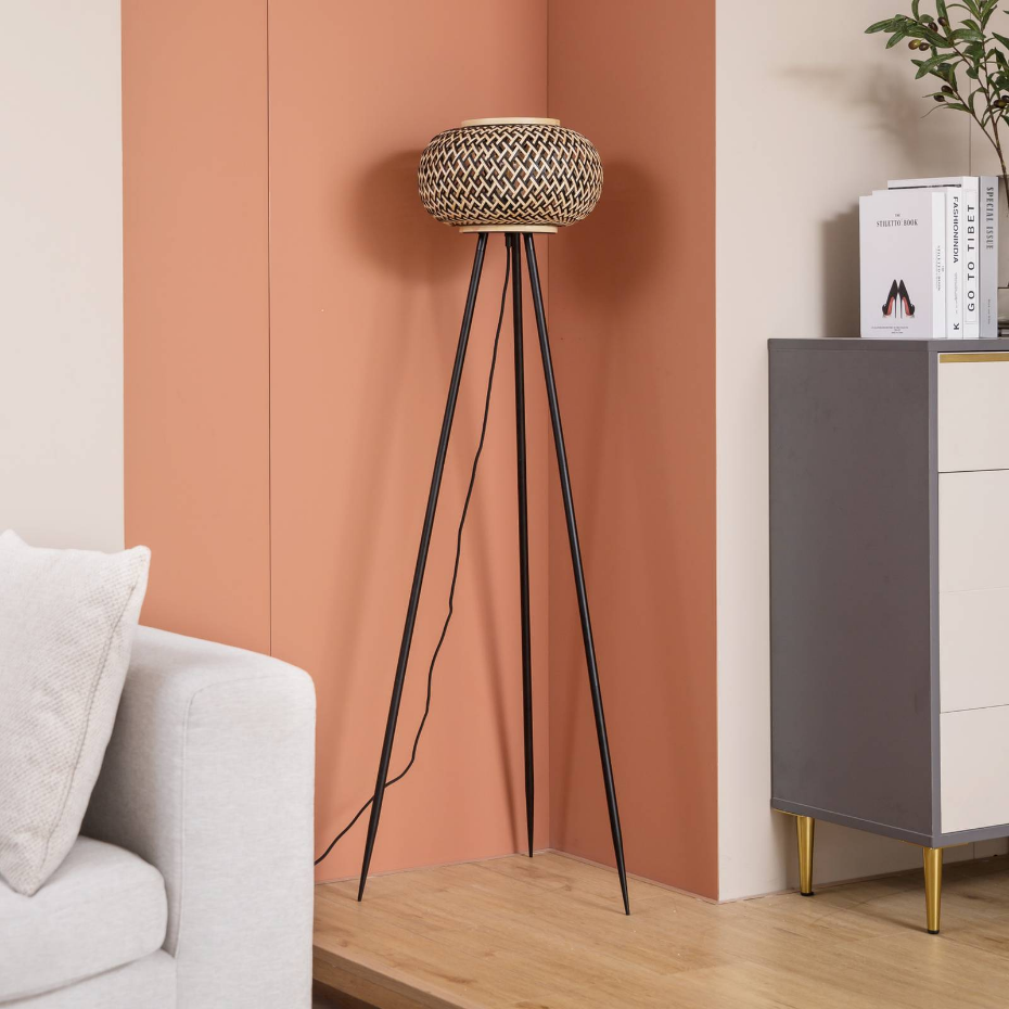 Lampadaire en bois traditionnel, Nerys