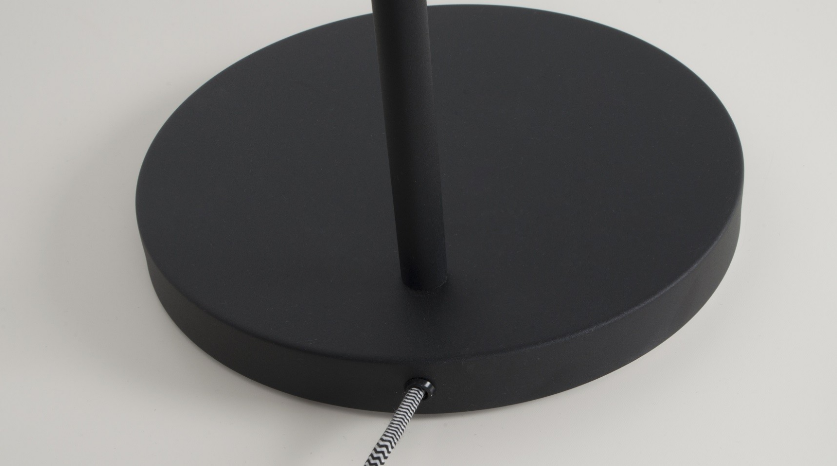 Lampadaire design en métal industriel, BUCKLE HEAD