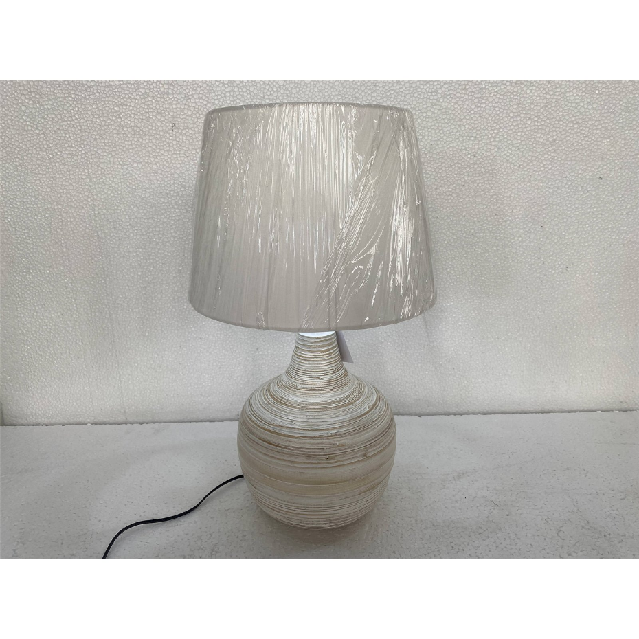 Lampe en bambou avec abat-jour rond