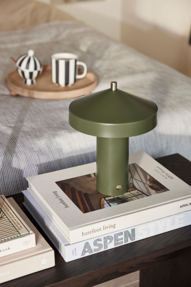 Lampe en acier avec abat-jour