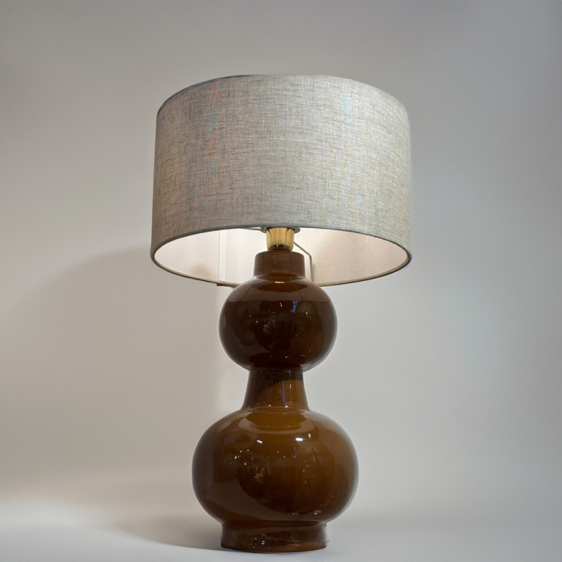 Grande lampe à poser métal laqué caramel Laki