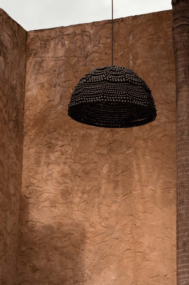 Suspension en bois et fer WOODEN BEAD DOME