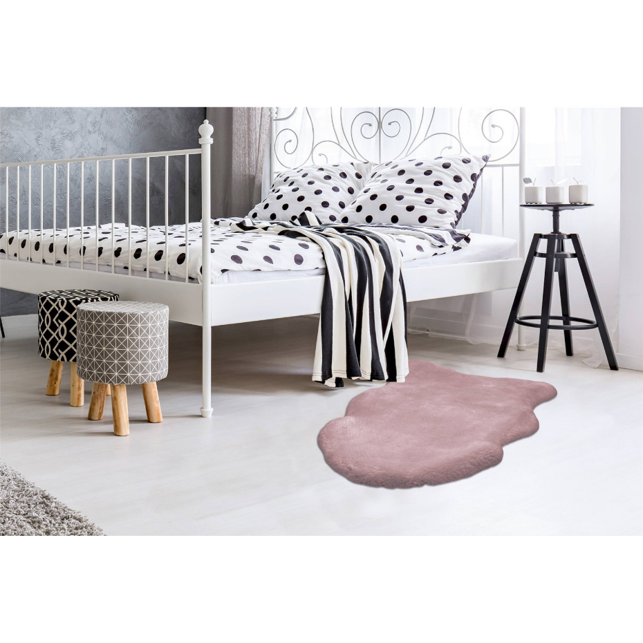 Tapis en polyester effet lapin forme peau