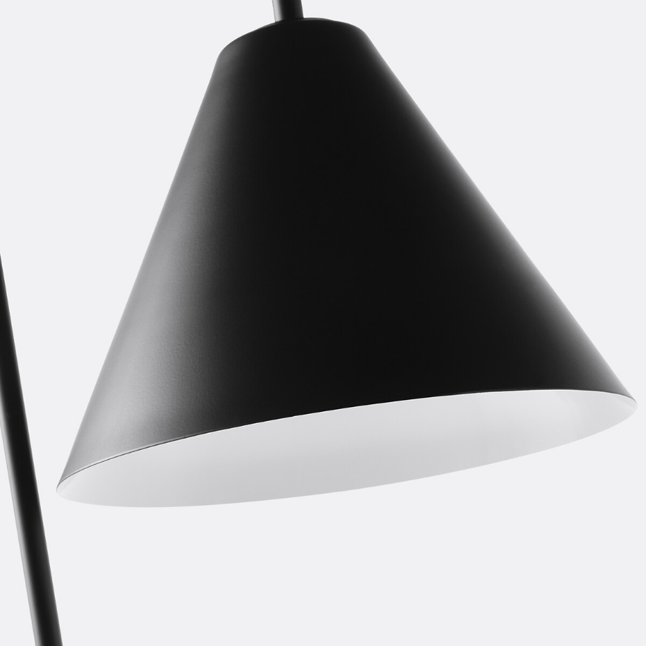 Lampadaire avec tablette métal fer et chêne, Mugli