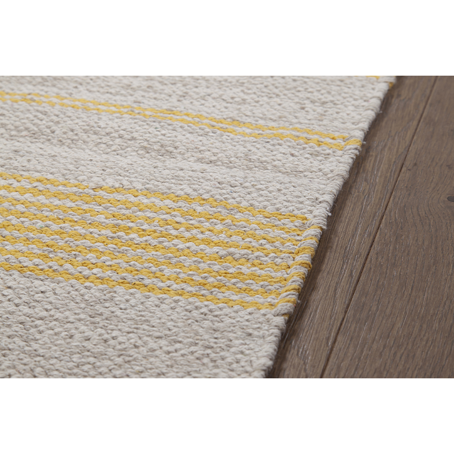 Tapis / Descente de lit rectangulaire beige à rayures jaunes 50 x 80 cm CABOURG