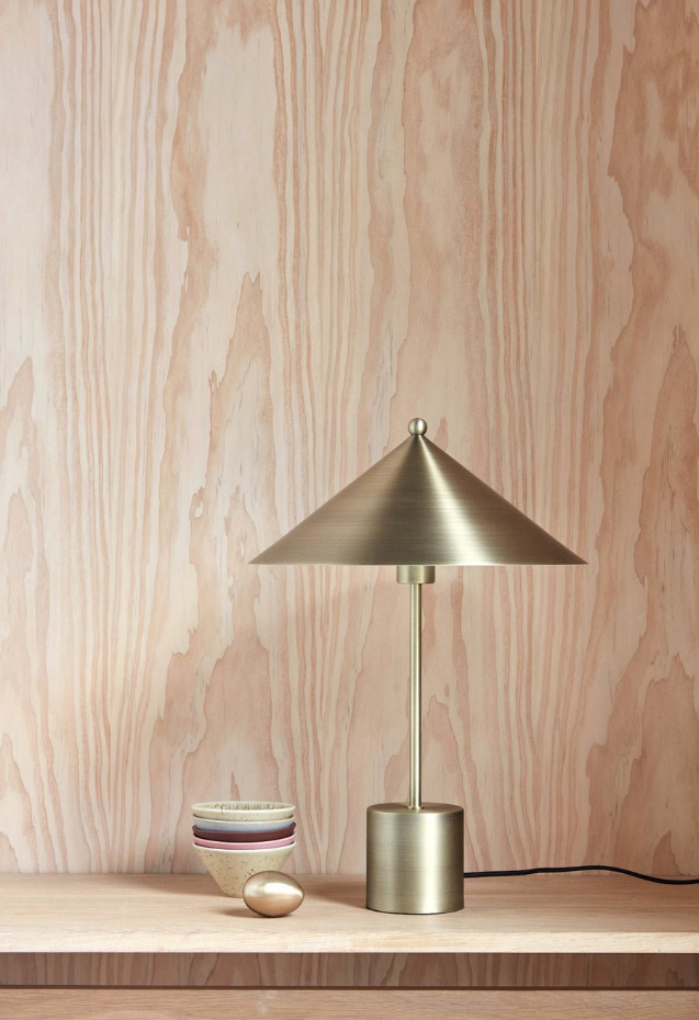 Lampe en métal avec abat-jour