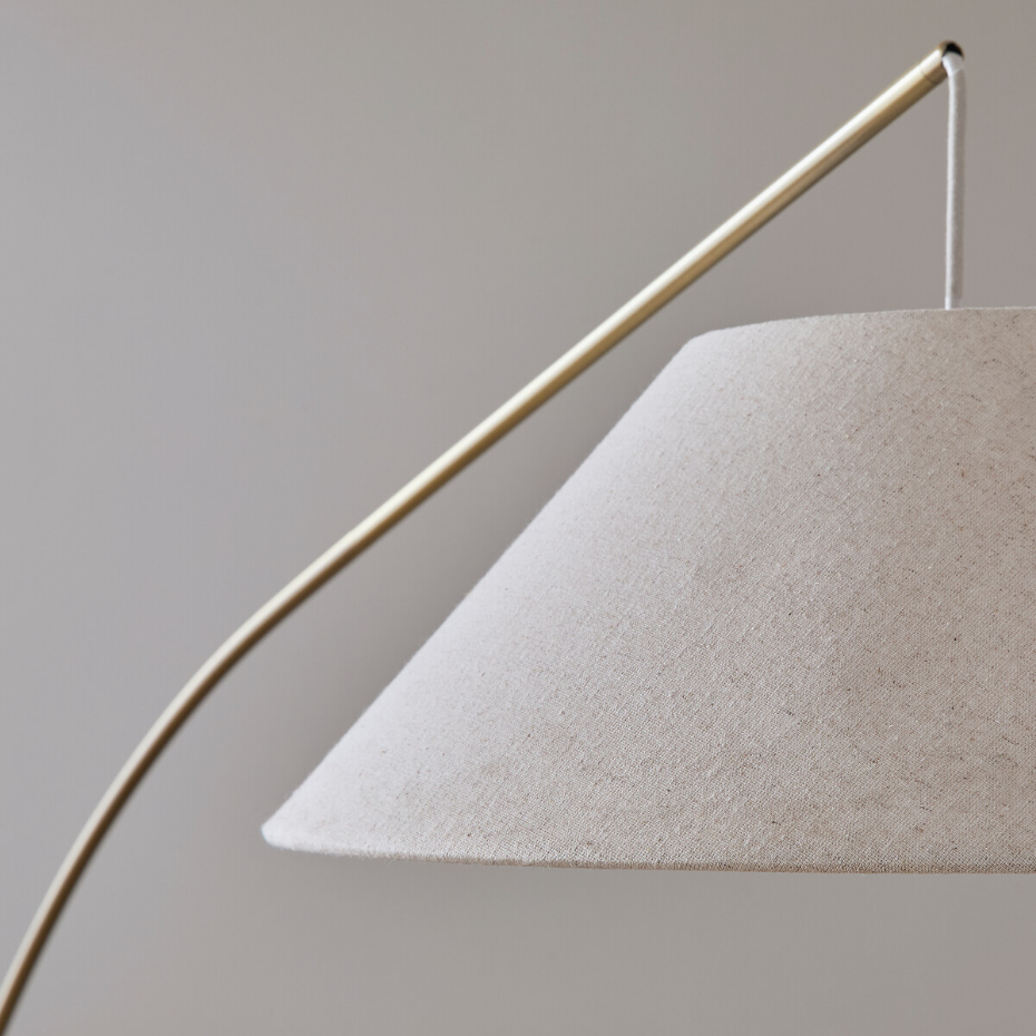 Lampadaire arc en chêne massif et lin, NESTWOOD