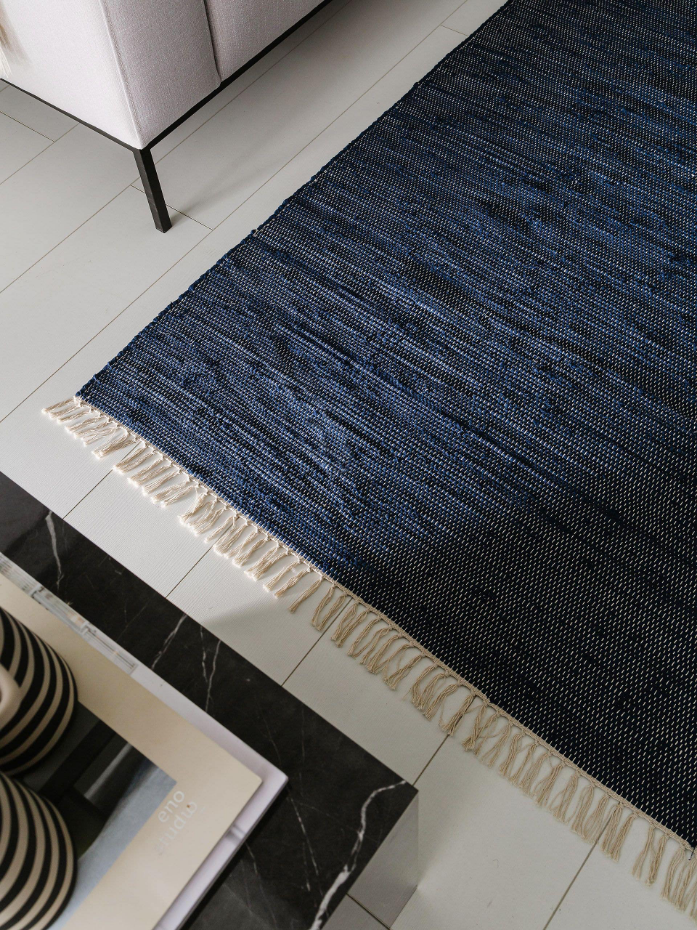 Tapis fabriqué à partir de matériaux recyclés tissé main TOM