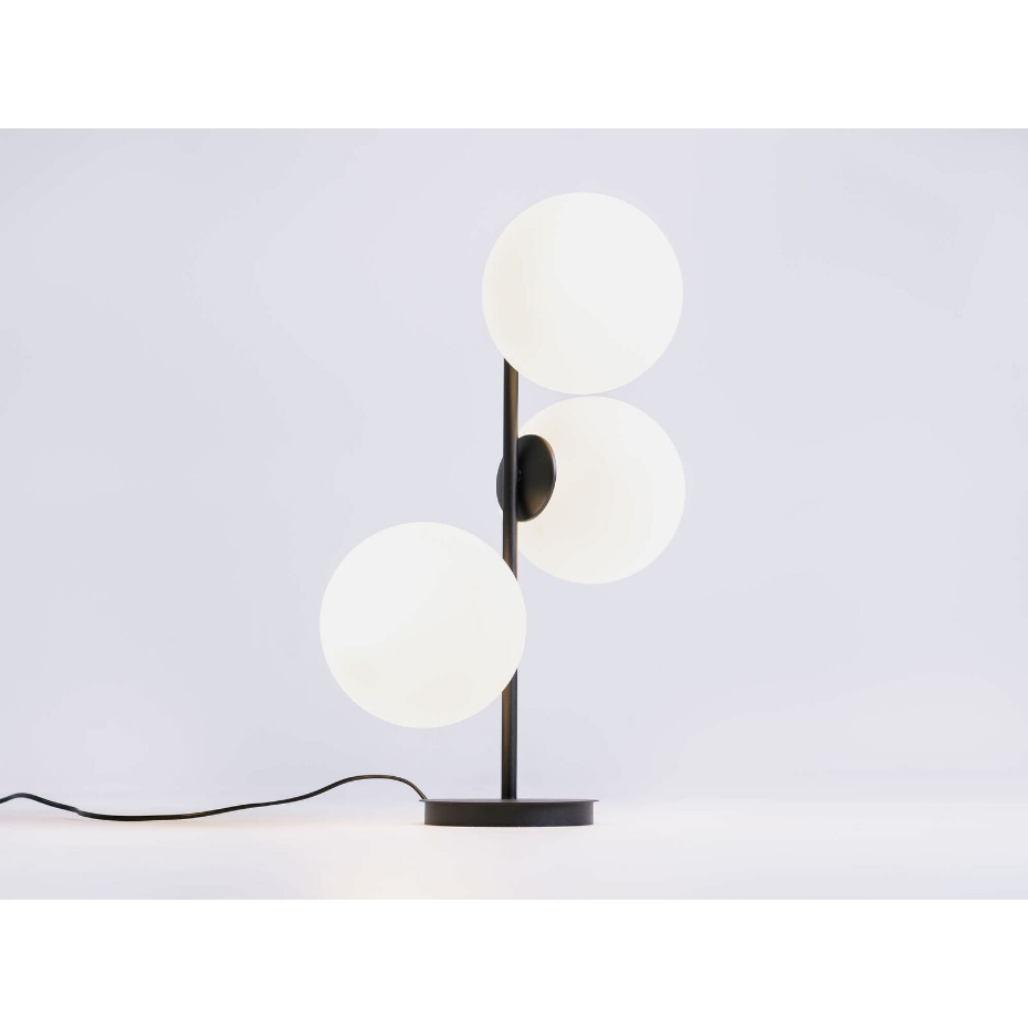 Lampe de table en acier Bobler