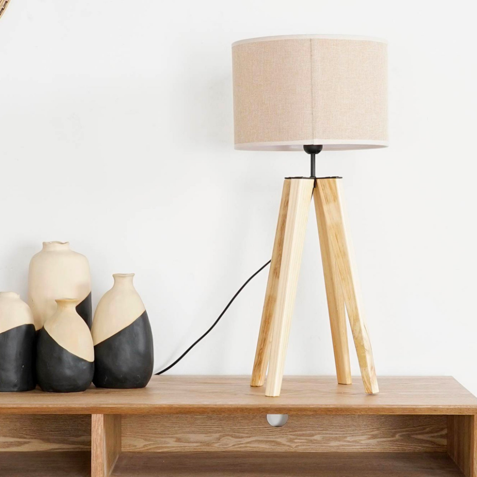 Lampe à poser trépied bois et abat-jour beige 30x30x69cm