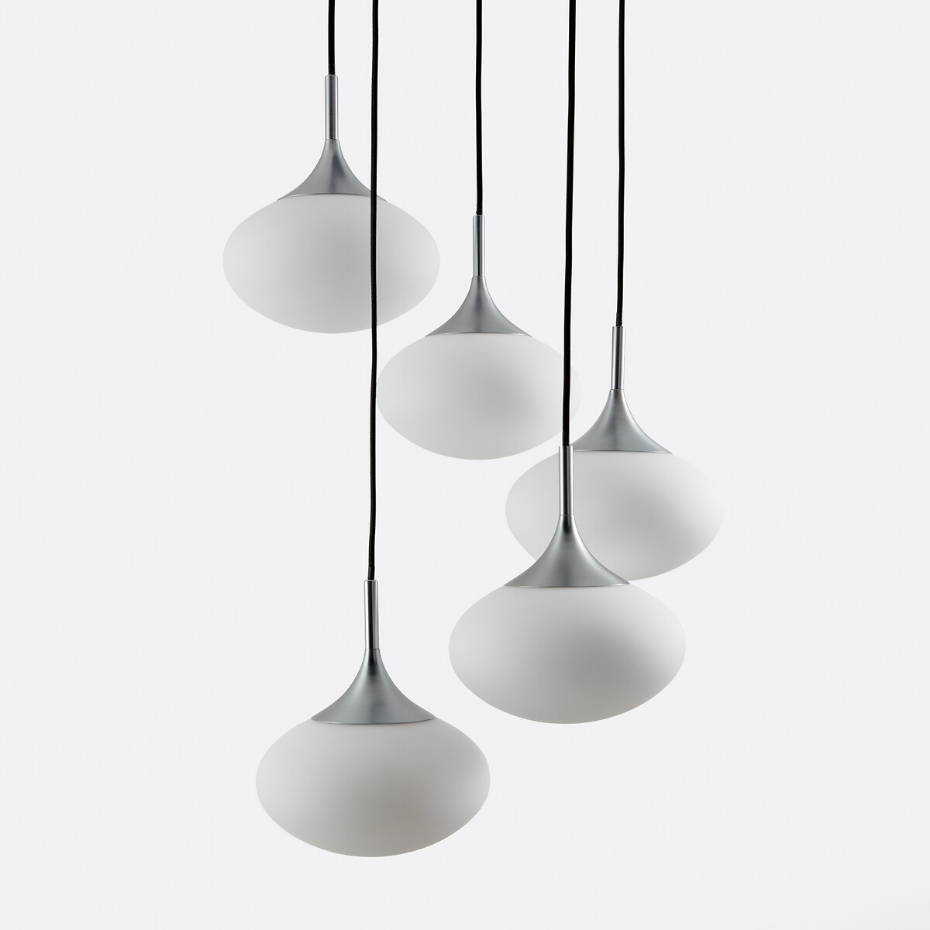 Suspension grappe métal fer et opaline, Merisa