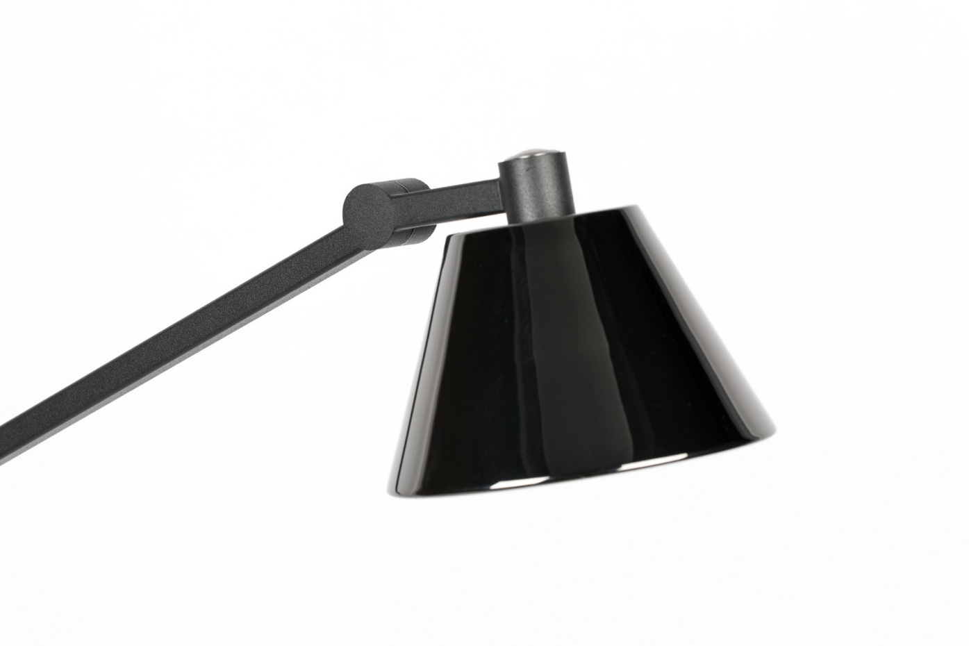 Lampadaire design en métal, LUB