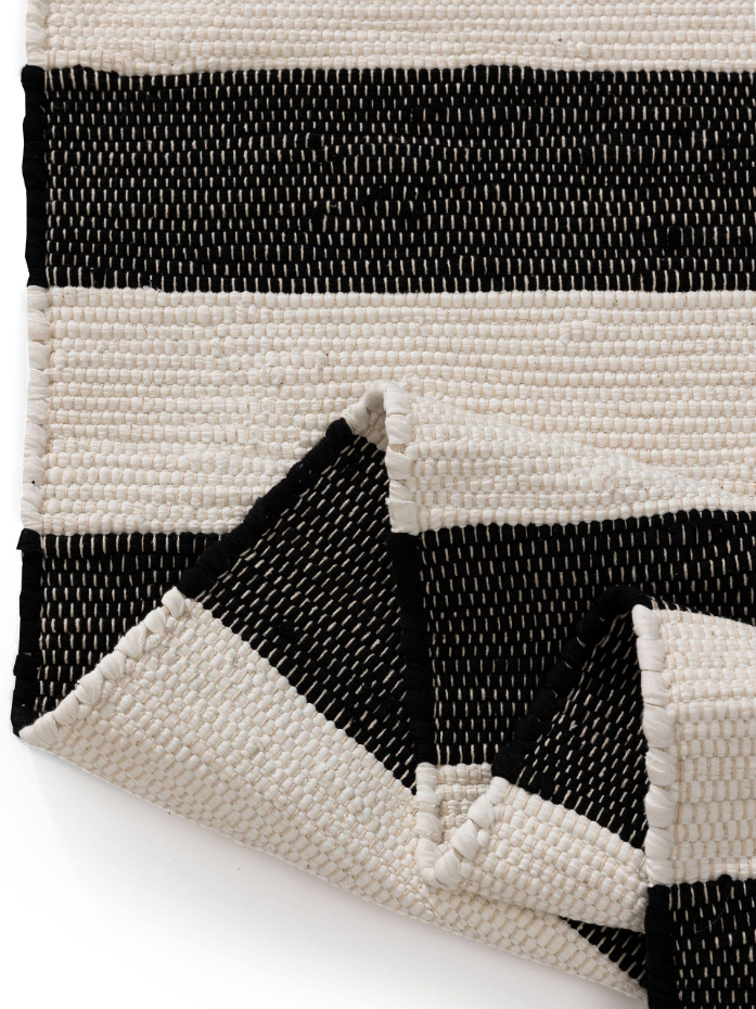 Tapis fabriqué à partir de matériaux recyclés tissé main TOM