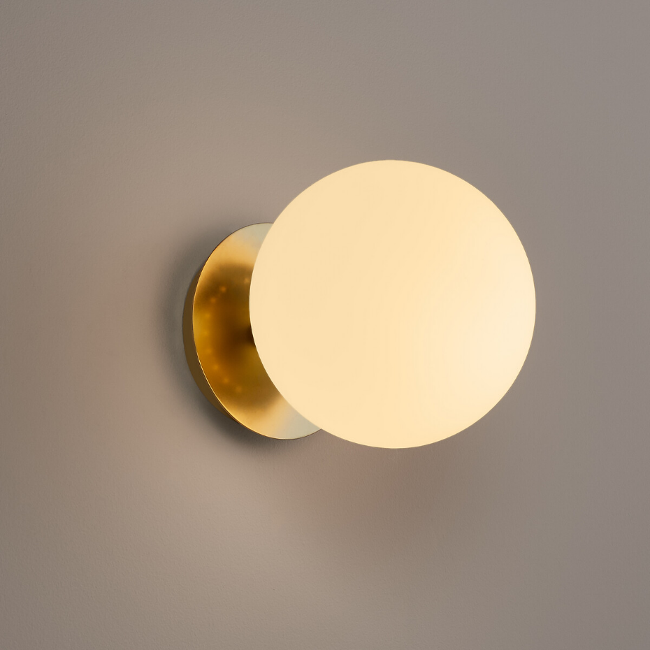Applique ou plafonnier, en laiton et verre opaline, MORICIO