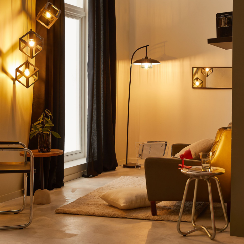 Lampadaire en acier, SITIO