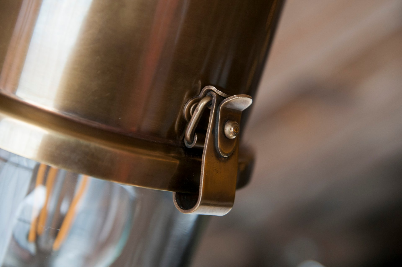 Lampe suspendue en laiton KAPSULA