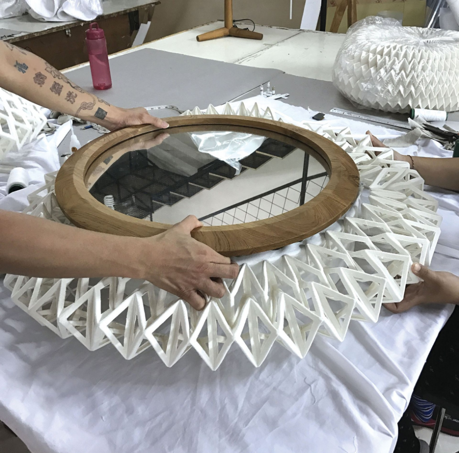 Applique en tissu cassé avec miroir