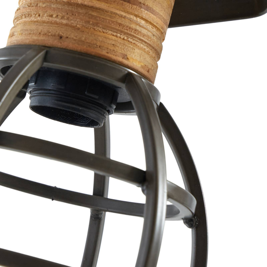 Lampadaire en métal traditionnel, Arinthea