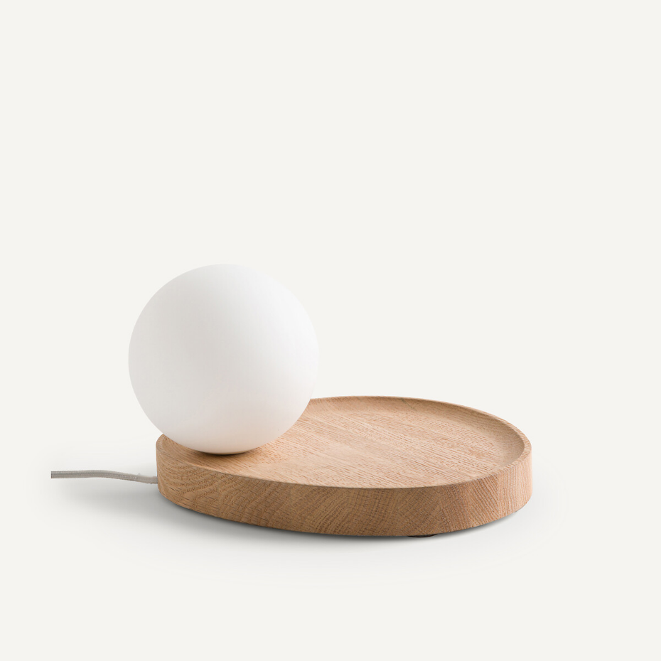 Lampe à poser, globe opaline/chêne, Hannasta